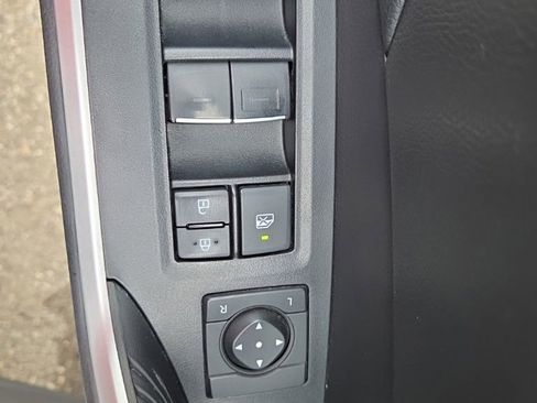 Used 2022 Toyota RAV4 XLE AWD/4WD image 24