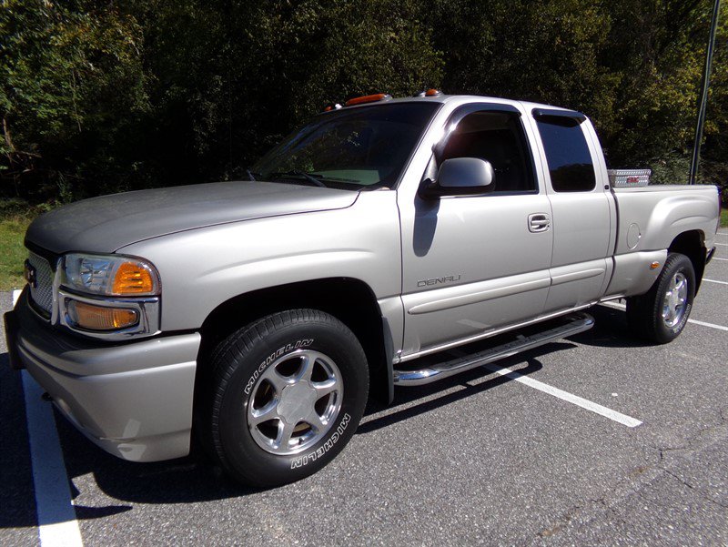 Used 2004 GMC Sierra 1500 Denali AWD/4WD image 1