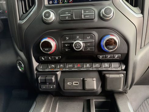 Used 2020 GMC Sierra 1500 AT4 w/ AT4 Premium Package AWD/4WD image 33