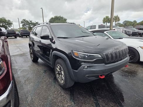 Used 2022 Jeep Cherokee Trailhawk image 2