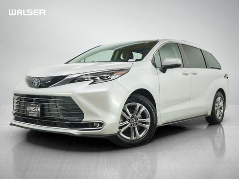 Used 2023 Toyota Sienna Platinum AWD/4WD image 1