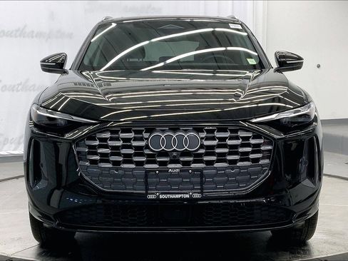 Certified 2025 Audi Q5 Premium w/ Convenience Package image 2