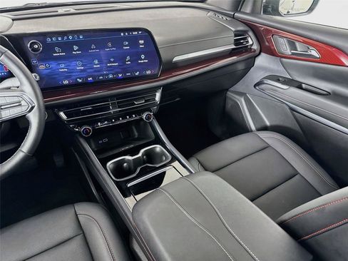 Used 2025 Chevrolet Traverse Z71 AWD/4WD image 25
