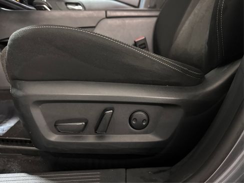 Used 2024 Nissan Rogue SV image 17