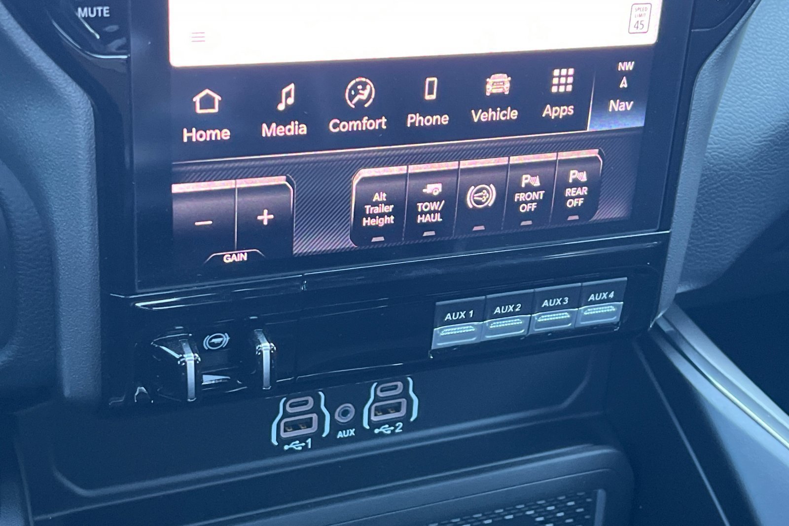 New 2026 RAM 3500 Laramie AWD/4WD image 23