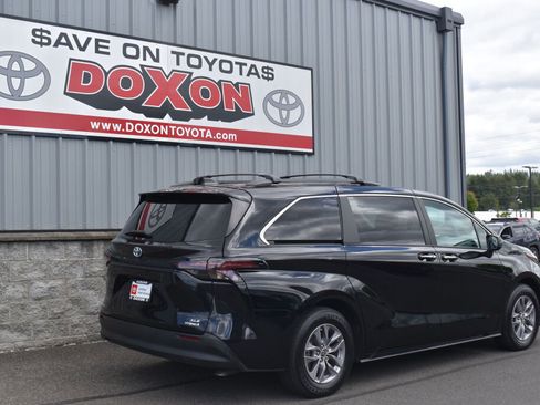 Certified 2023 Toyota Sienna XLE AWD/4WD image 5