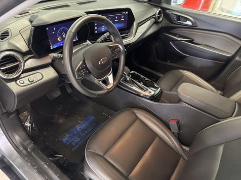 Used 2025 Chevrolet Trax ACTIV FWD image 39