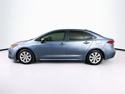 Used 2021 Toyota Corolla LE image 3
