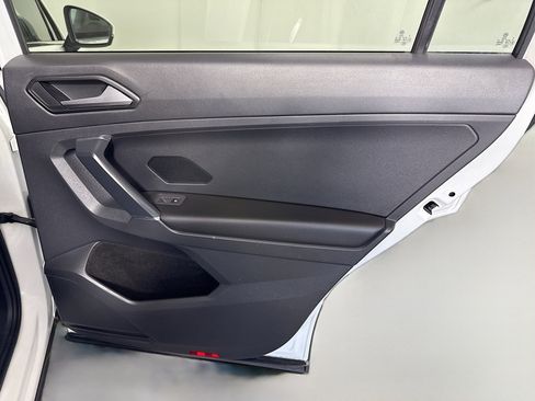 Used 2018 Volkswagen Tiguan SEL Premium image 28