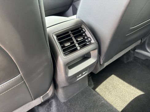 Used 2026 Volkswagen Tiguan SE FWD image 23