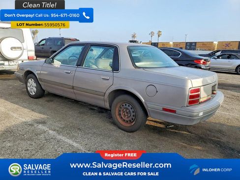 Used 1996 Oldsmobile Cutlass Ciera SL FWD image 3
