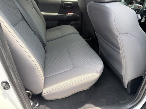 Used 2022 Toyota Tacoma SR5 w/ Technology Package RWD image 16