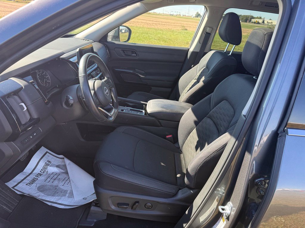 Certified 2025 Nissan Pathfinder SV w/ SV Premium Package FWD image 9