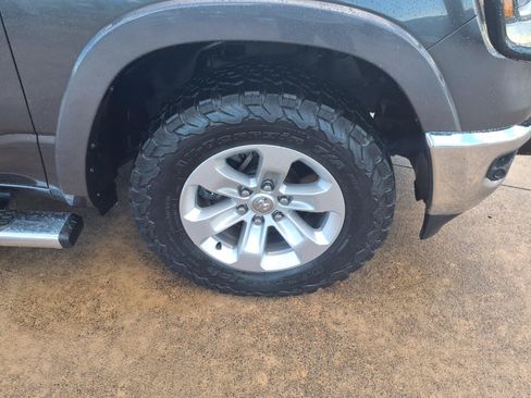 Used 2019 RAM 1500 Laramie AWD/4WD image 7