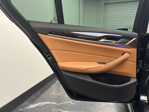 Used 2018 BMW 530e w/ M Sport Package 2 RWD image 14