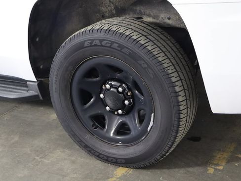 Used 2019 Chevrolet Tahoe 2WD w/ Remote Keyless Entry Package image 30