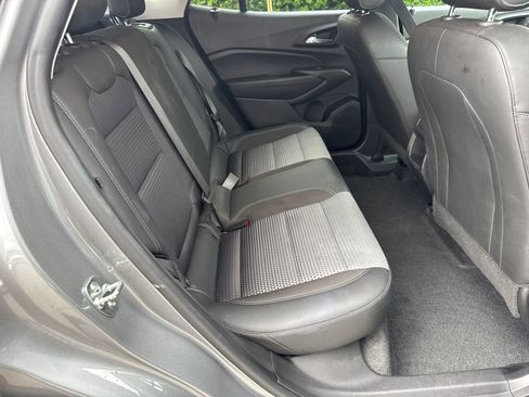 Used 2025 Chevrolet Trax LT w/ LT Convenience Package FWD image 15