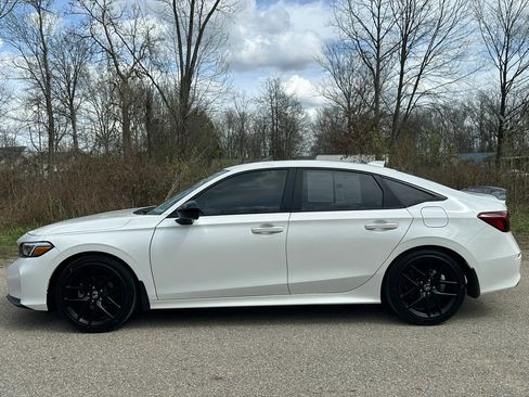 Used 2025 Honda Civic Sport image 2