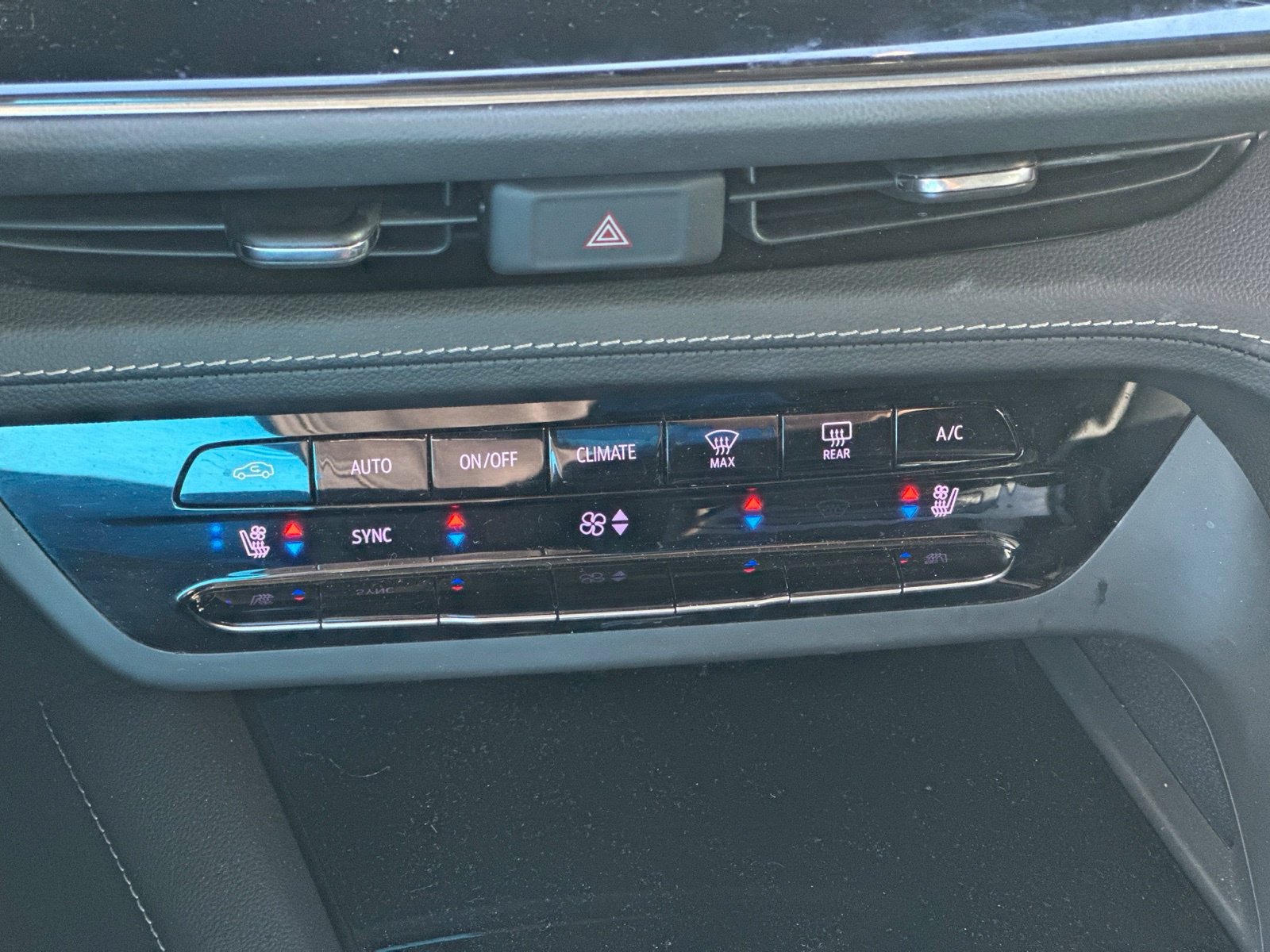 Used 2023 Buick Envision Avenir FWD image 16