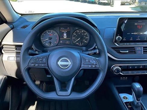 Certified 2025 Nissan Altima 2.5 S image 5