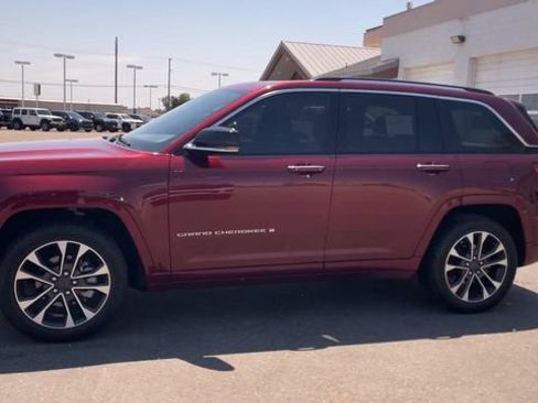 Used 2022 Jeep Grand Cherokee Overland AWD/4WD image 6