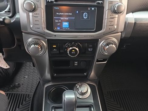 Used 2018 Toyota 4Runner SR5 AWD/4WD image 15