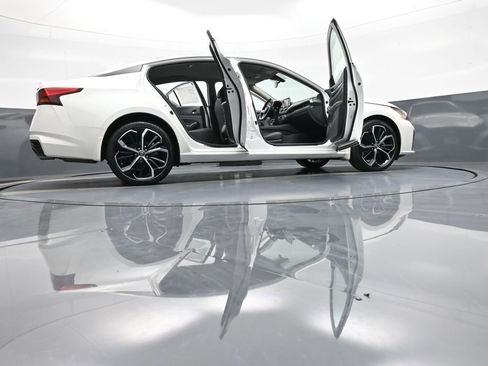 Used 2024 Nissan Altima 2.5 SR image 46