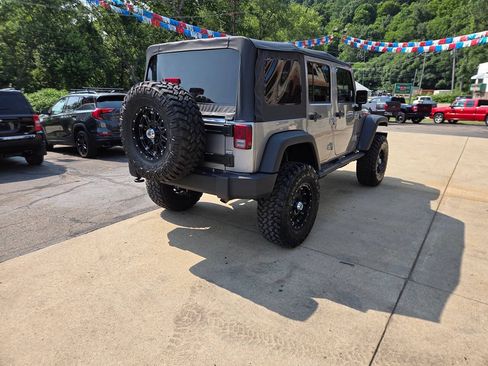 Used 2018 Jeep Wrangler Unlimited Sport S AWD/4WD image 7