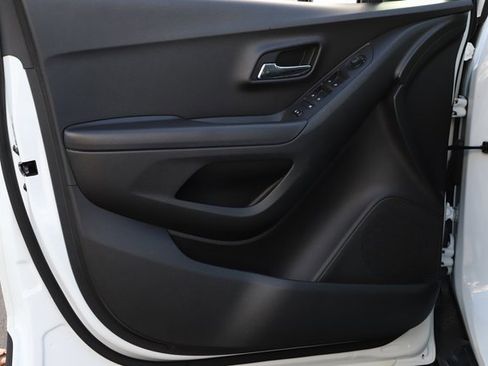 Used 2021 Chevrolet Trax LT w/ Redline Edition image 14