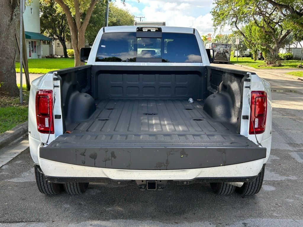 New 2026 RAM 3500 Laramie w/ Night Edition AWD/4WD image 31