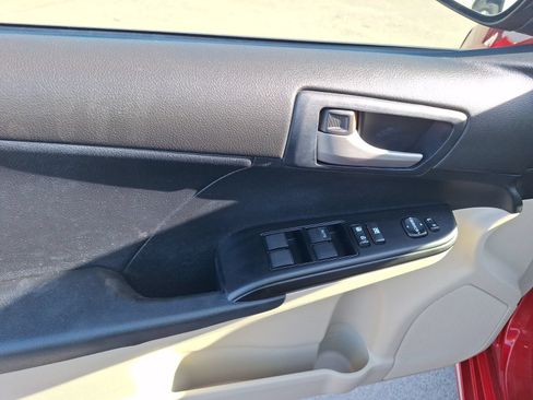 Used 2012 Toyota Camry LE FWD image 17