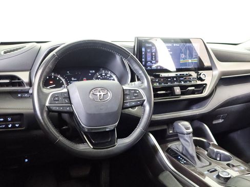 Used 2021 Toyota Highlander Limited AWD/4WD image 16