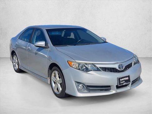 Used 2013 Toyota Camry SE FWD image 3