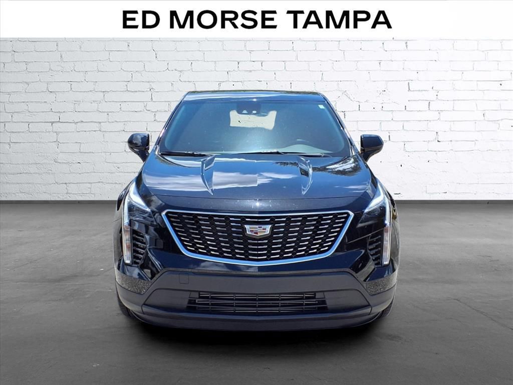 Used 2023 Cadillac XT4 Luxury w/ Cold Weather Package FWD image 6