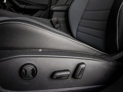 Used 2025 Volkswagen Jetta SE FWD image 21