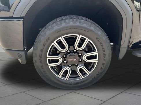 Used 2022 GMC Sierra 2500 AT4 w/ AT4 Premium Plus Package AWD/4WD image 11