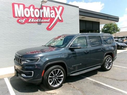 Used 2022 Jeep Wagoneer Series II w/ Premium Group I AWD/4WD image 2
