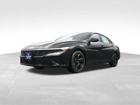 New 2026 Hyundai Elantra SEL Sport Premium FWD image 32