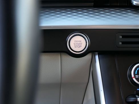 Used 2023 Kia Carnival LX image 16