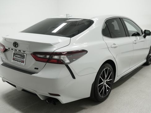 Used 2023 Toyota Camry SE FWD image 4