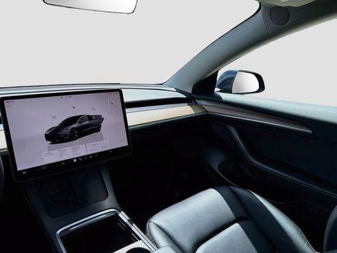 Used 2023 Tesla Model 3 Standard Range RWD image 23
