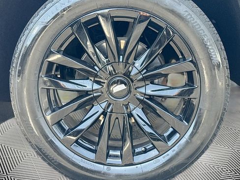 Used 2024 Cadillac Escalade ESV Premium Luxury RWD image 35