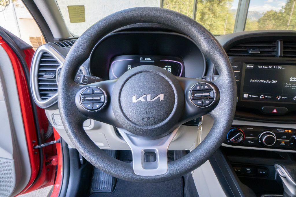 Used 2023 Kia Soul LX FWD image 12