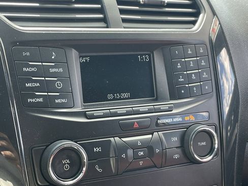 Used 2018 Ford Explorer XLT image 6