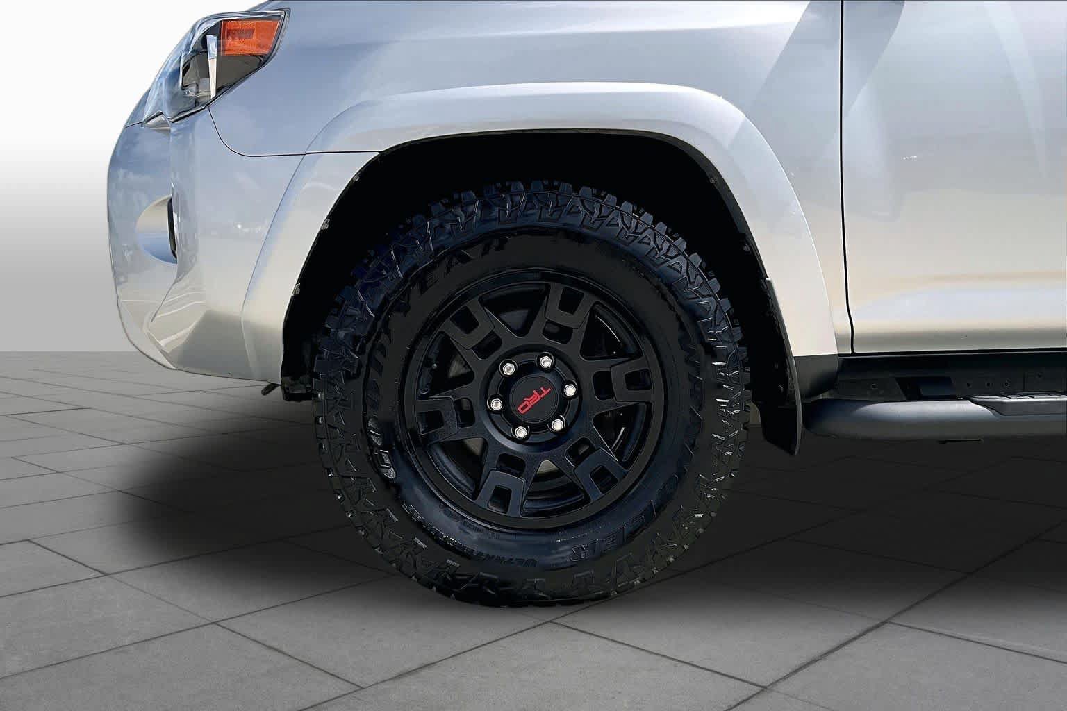 Used 2022 Toyota 4Runner SR5 Premium w/ Moonroof Package RWD image 11