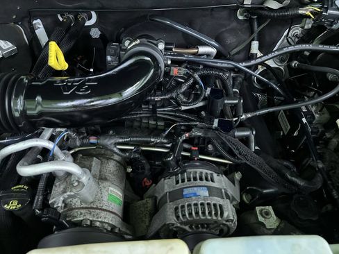 Used 2012 Jeep Liberty Sport AWD/4WD image 28