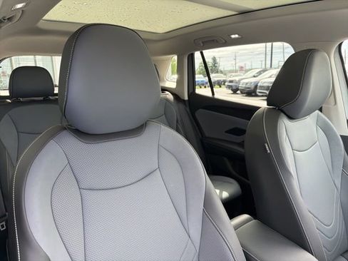 Used 2025 Volkswagen Tiguan SE AWD/4WD image 33