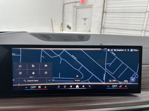 Used 2025 BMW X5 xDrive40i w/ M Sport Package image 15