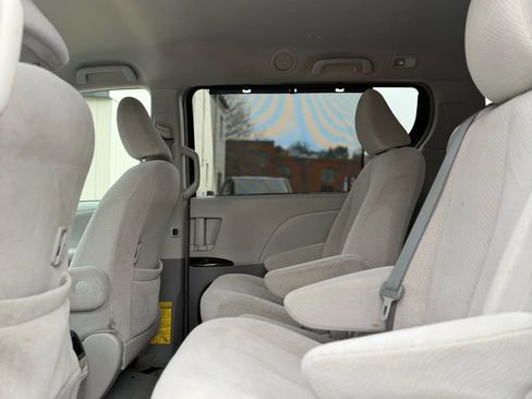 Used 2012 Toyota Sienna LE image 35
