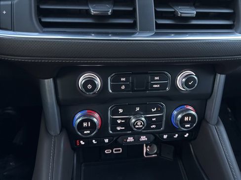 Used 2021 GMC Yukon XL SLT w/ Rear Media and Nav Package image 9